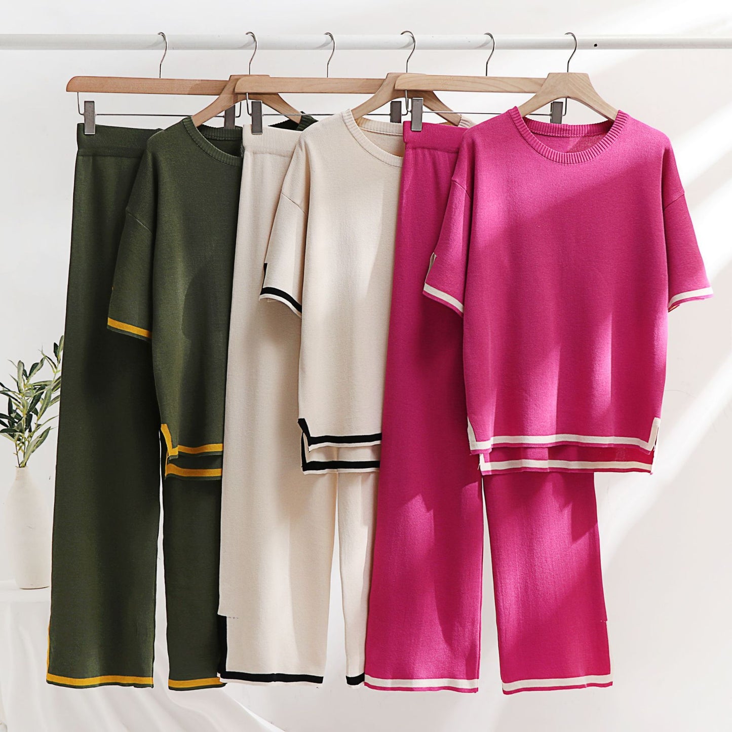 Two-piece outfit for women, fresh and light fabric, elegant style