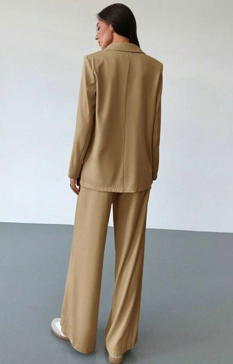 Elegant Blazer and Pants Set - Effortless Elegance