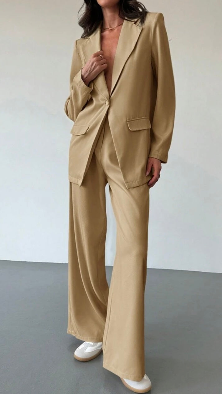 Elegant Blazer and Pants Set - Effortless Elegance