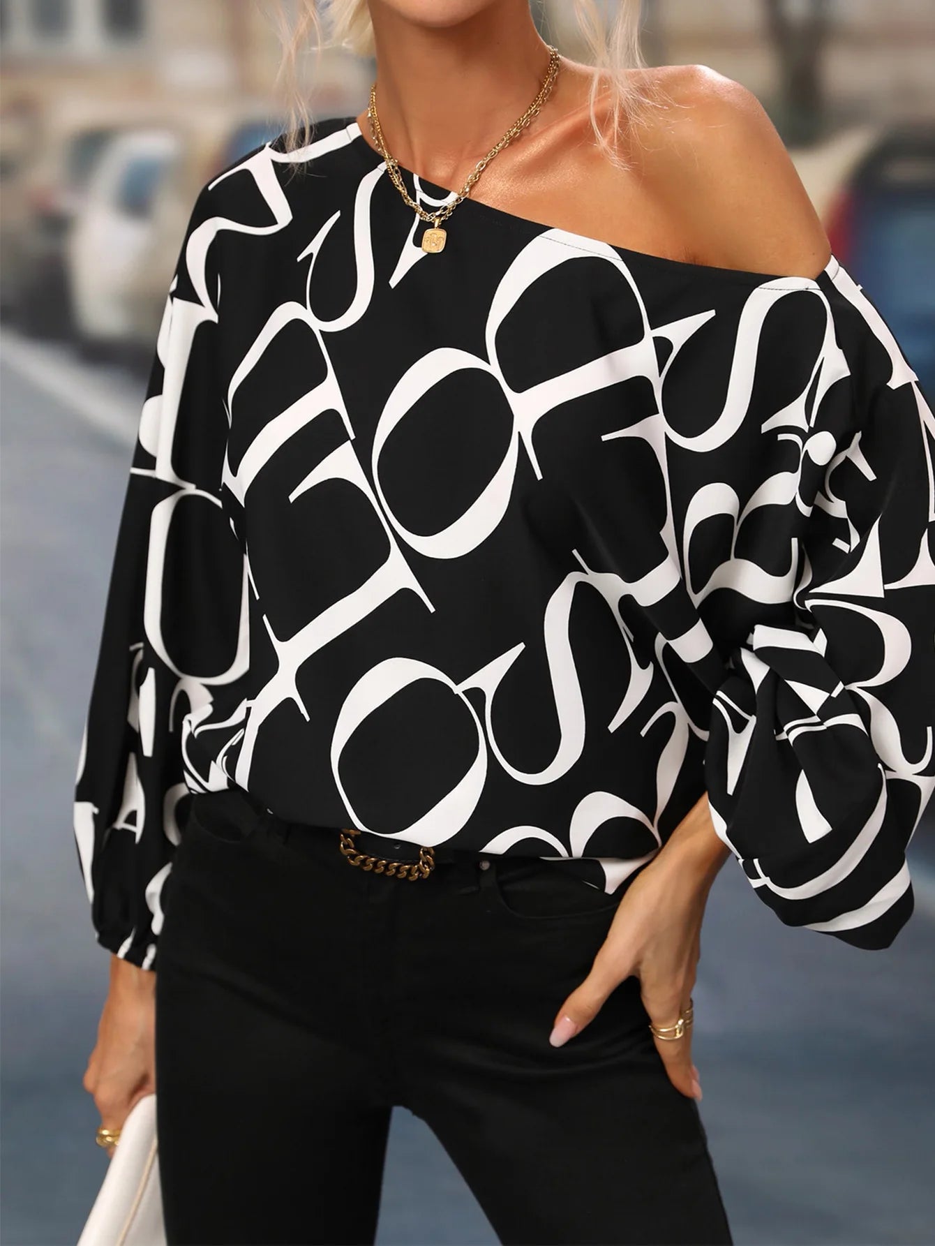 2025 Spring and Summer New Fashion Stylish Off-Shoulder Black and White Blouse – Chic Typography Print