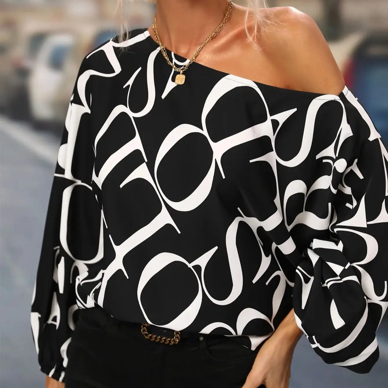 2025 Spring and Summer New Fashion Stylish Off-Shoulder Black and White Blouse – Chic Typography Print