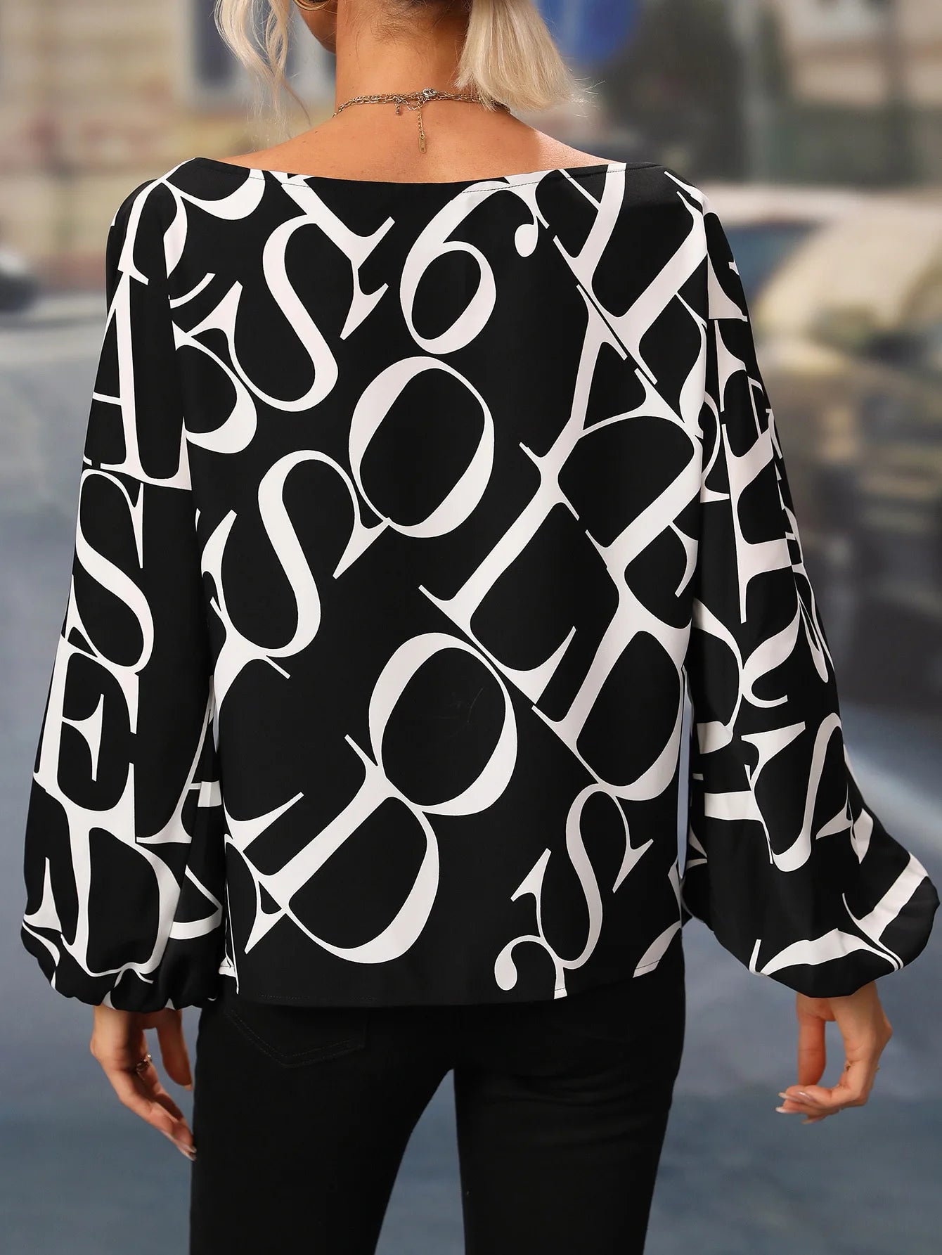 2025 Spring and Summer New Fashion Stylish Off-Shoulder Black and White Blouse – Chic Typography Print