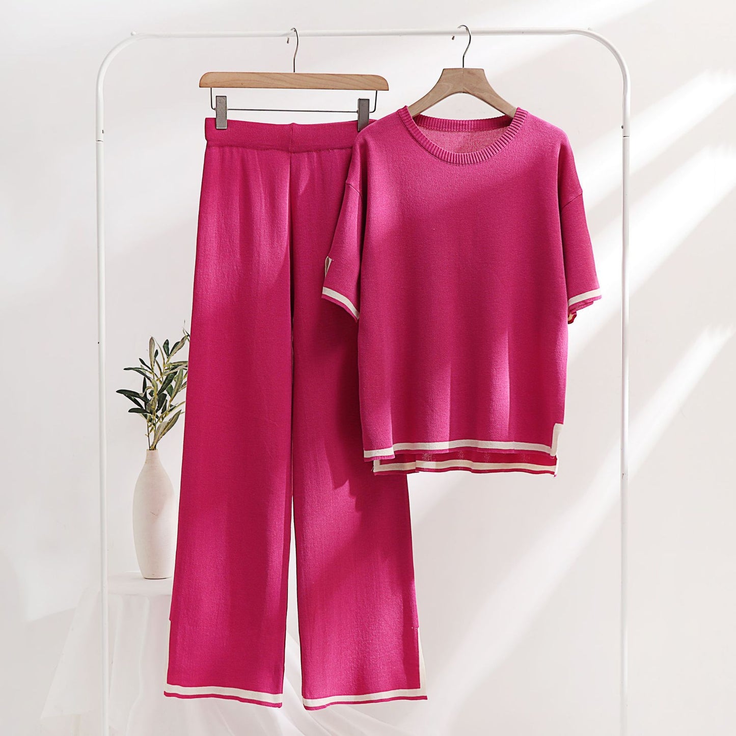 Two-piece outfit for women, fresh and light fabric, elegant style